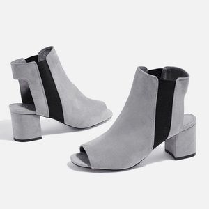 Dip Chelsea Boot (NEVER WORN)